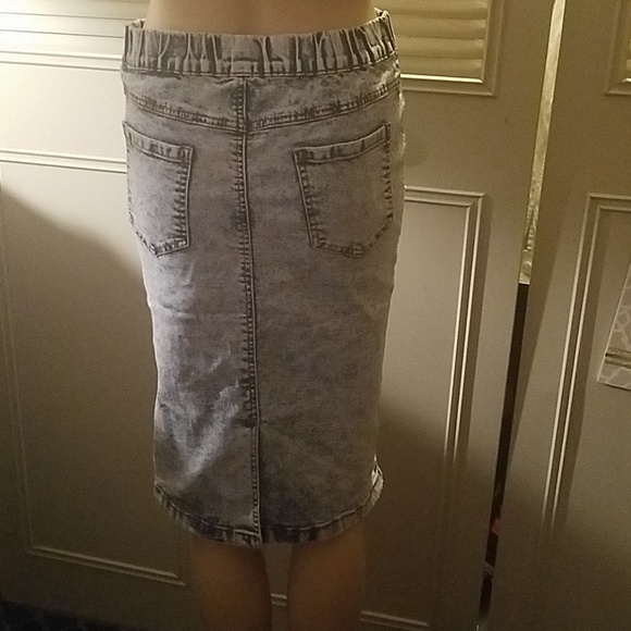 Women's clothing - Picture 3 of 3